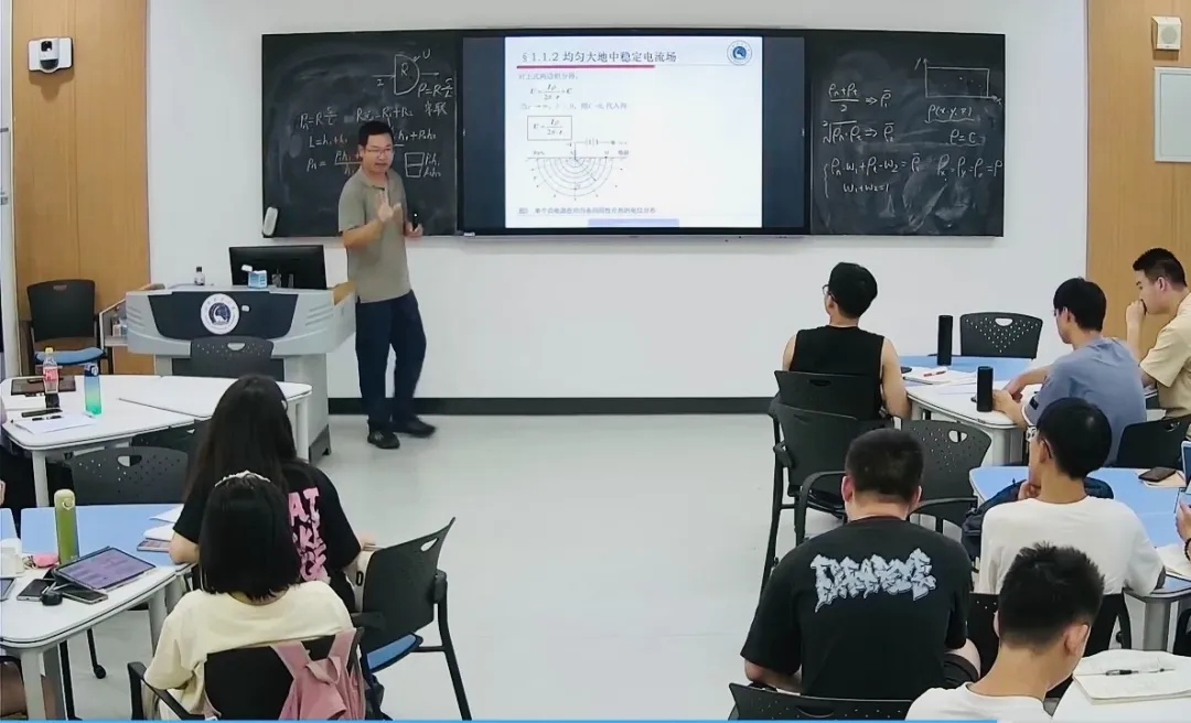 会议室里的人们AI 生成的内容可能不正确。